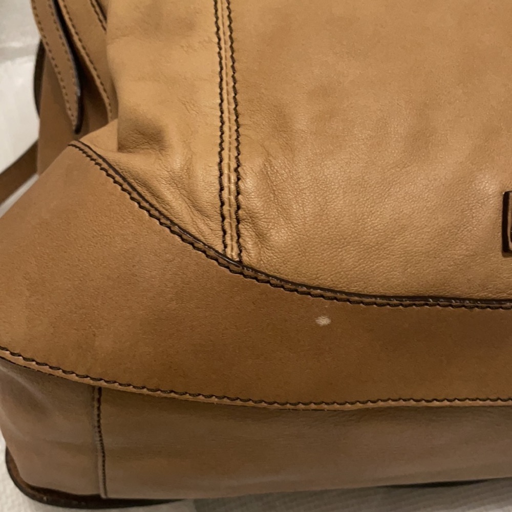 EXTREMELY RARE Burberry tan leather crossbody bag - Picture 6 of 16